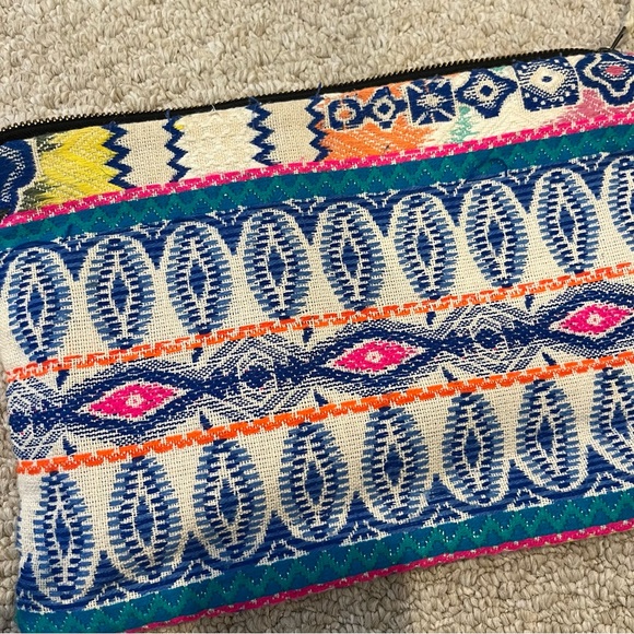 Colorful Woven Women’s Clutch with Tassle - Picture 3 of 5